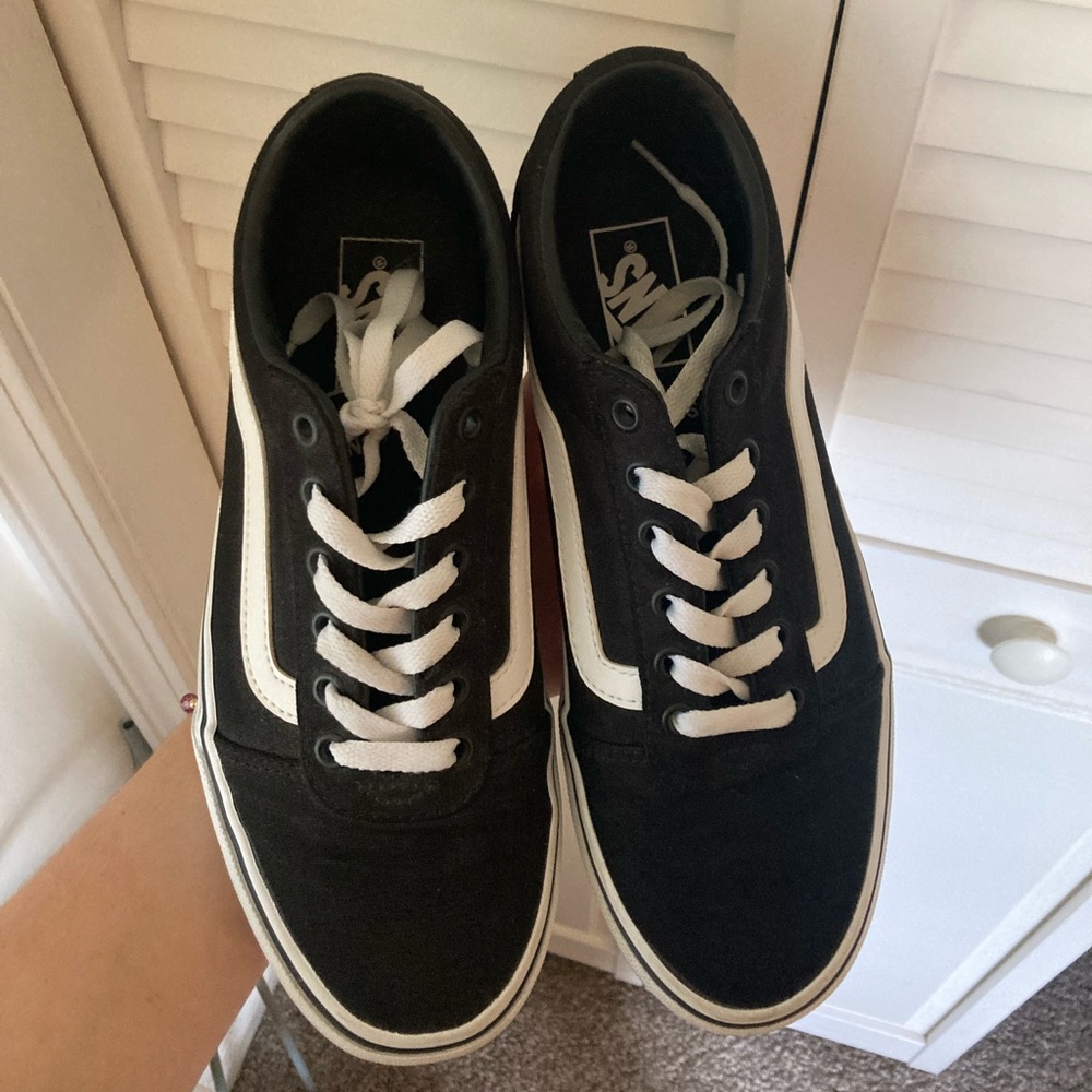 Classic Vans Size 9 - Picture 2 of 2